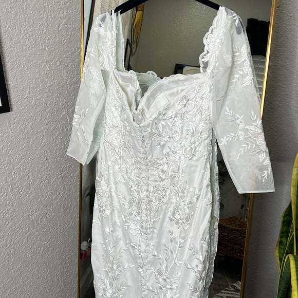 HOUSE OF CB 'Isabelle' White Lace Long Sleeve Bridal Gown NWOT - Picture 16 of 16